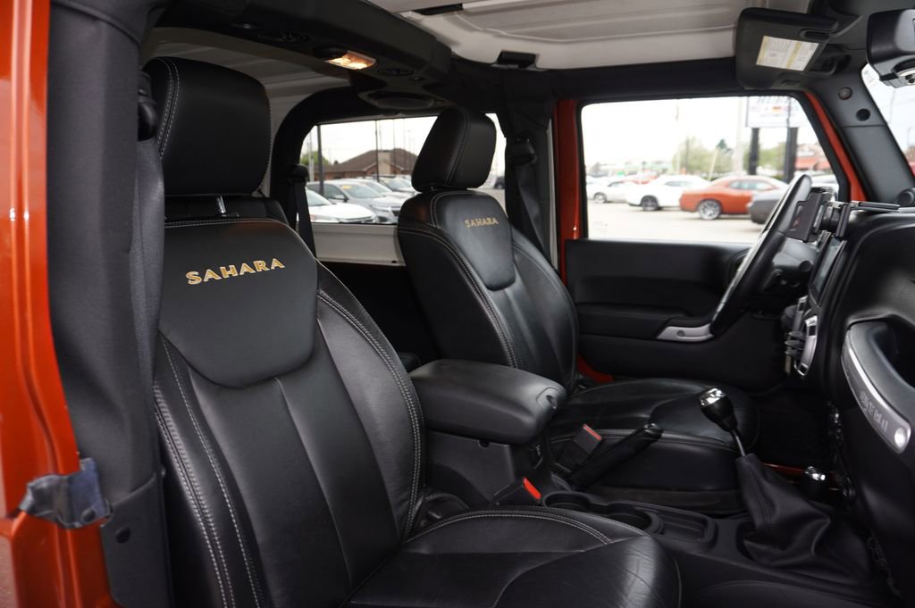 Used 2014 Jeep Wrangler Sahara w/ Dual Top Group image 29