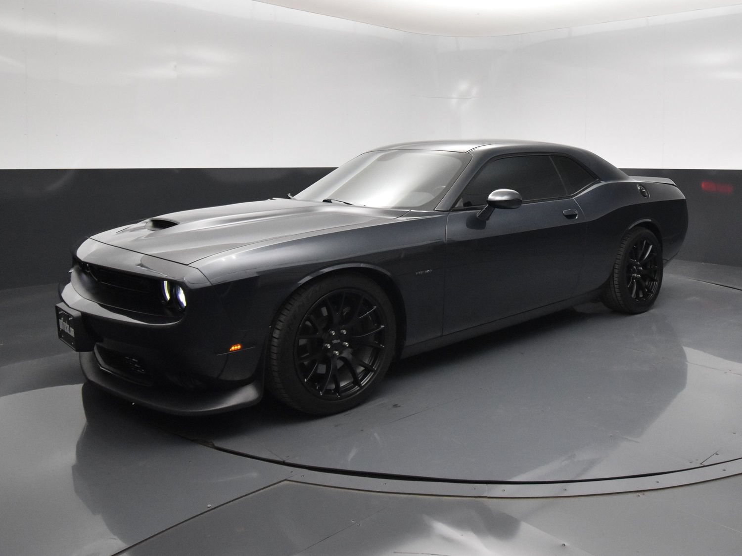 Used 2019 Dodge Challenger R/T w/ Driver Convenience Group RWD image 2