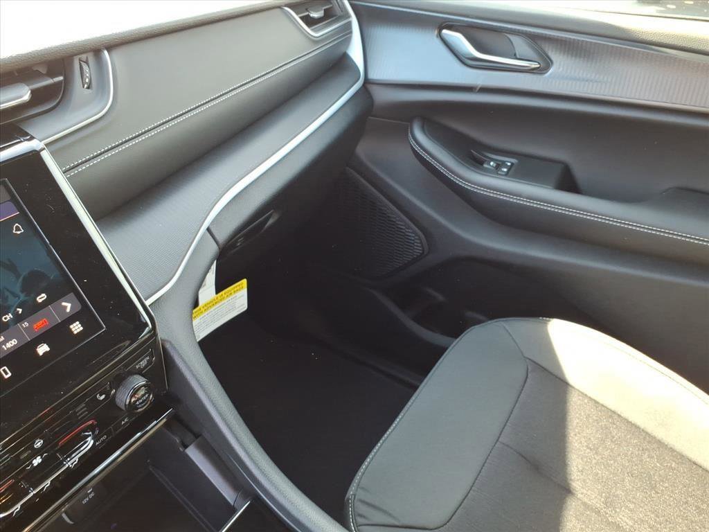 New 2026 Jeep Grand Cherokee Laredo X AWD/4WD image 17