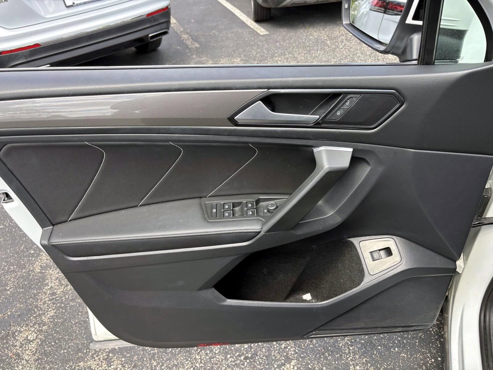 Used 2023 Volkswagen Tiguan SE w/ Panoramic Sunroof Package FWD image 11