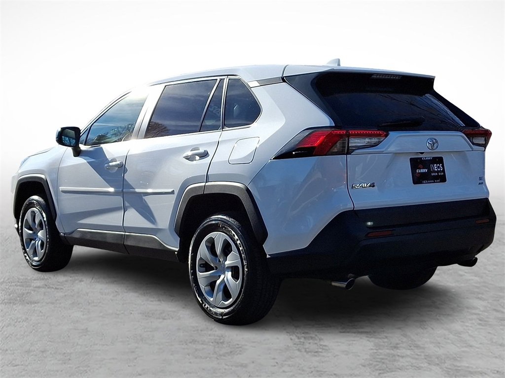 Used 2022 Toyota RAV4 LE image 6