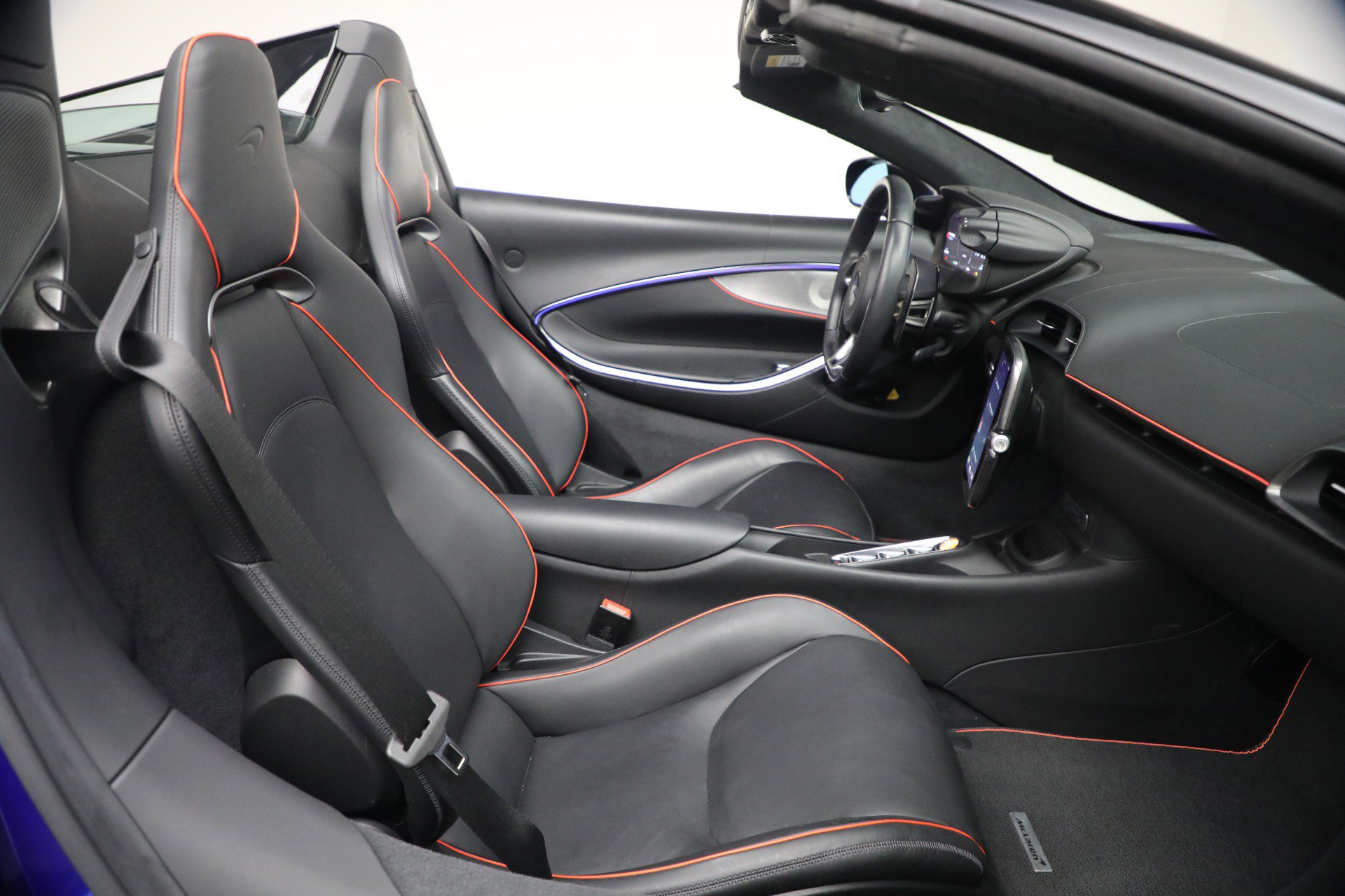 Used 2025 McLaren Artura Spider image 25