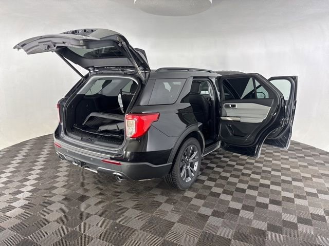 Used 2021 Ford Explorer XLT w/ Equipment Group 202A image 18