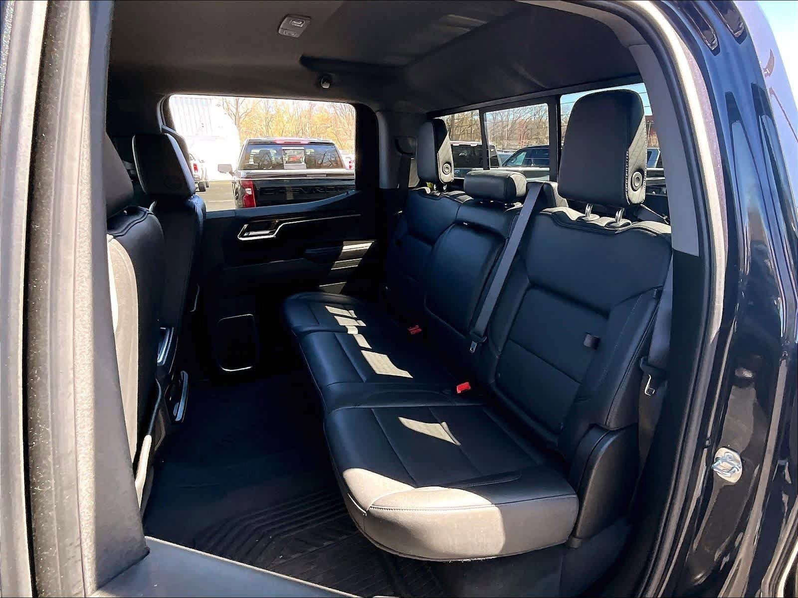 Used 2024 Chevrolet Silverado 1500 LT Trail Boss w/ Convenience Package II AWD/4WD image 14