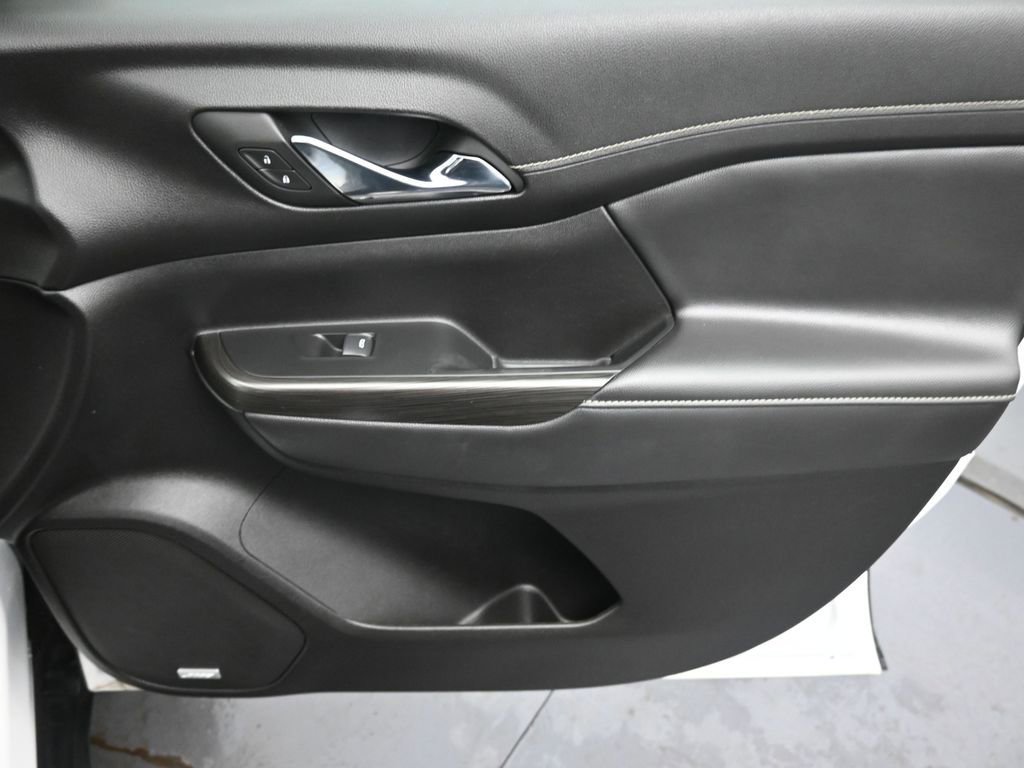 Used 2023 GMC Acadia SLT image 29