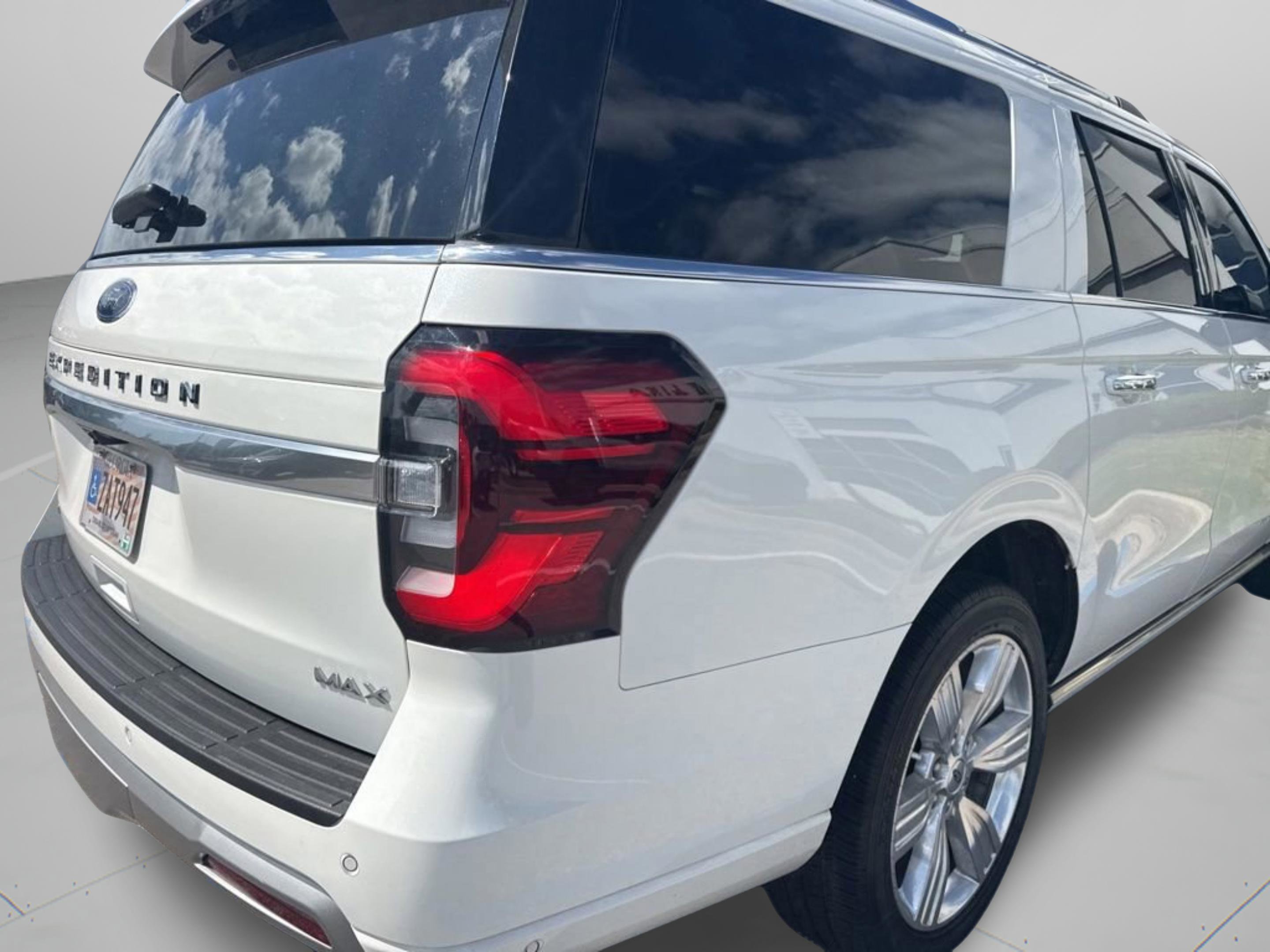 Used 2024 Ford Expedition Max Platinum AWD/4WD image 16