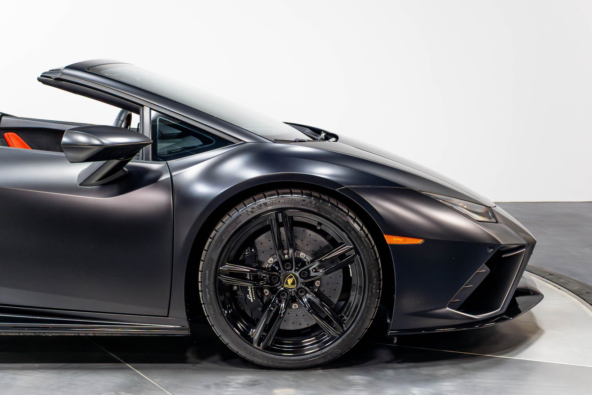 Used 2021 Lamborghini Huracan EVO RWD image 23
