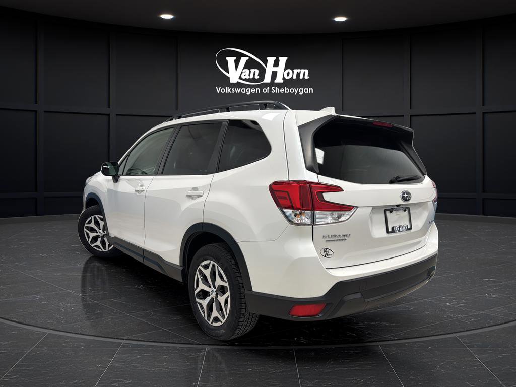 Used 2022 Subaru Forester Premium image 5
