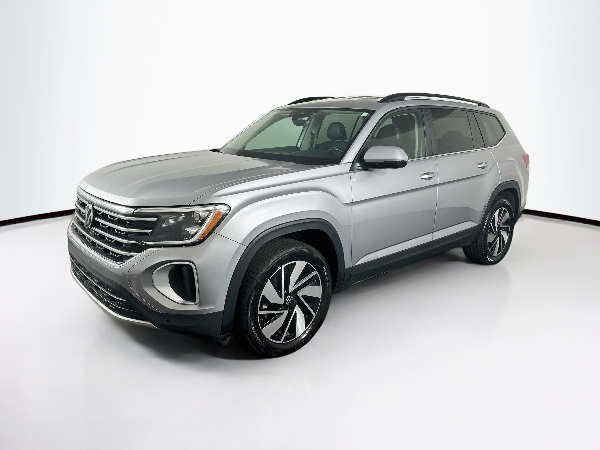 Used 2025 Volkswagen Atlas SE AWD/4WD image 3