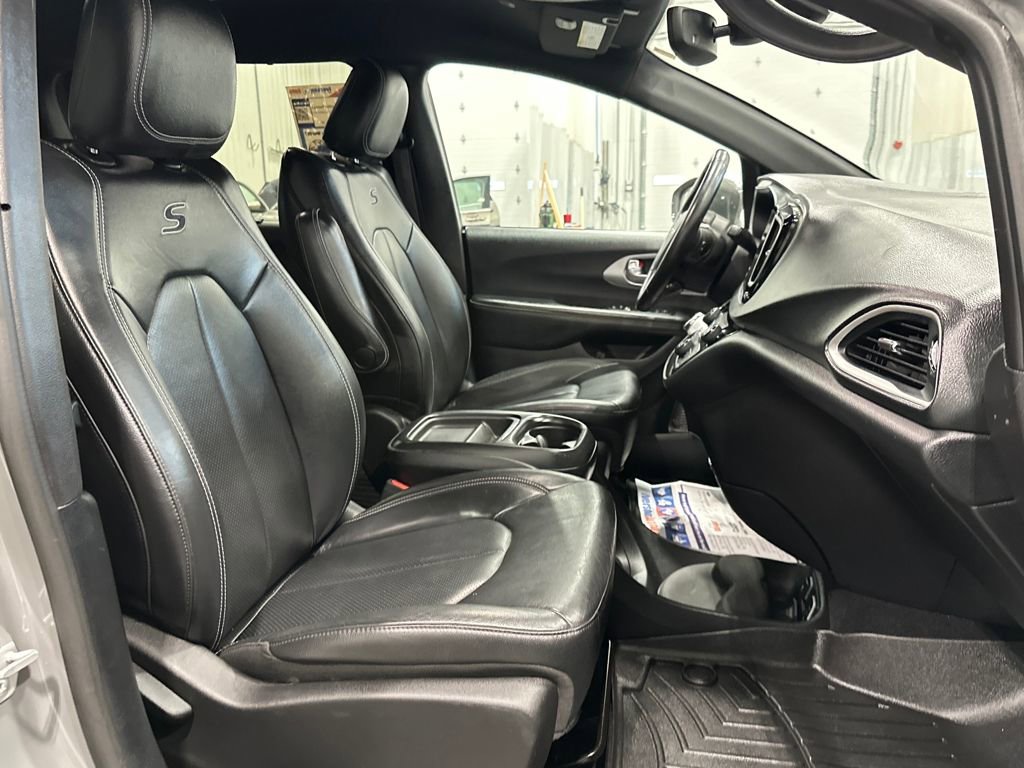 Used 2020 Chrysler Pacifica Touring-L w/ Advanced Safetytec Group image 43