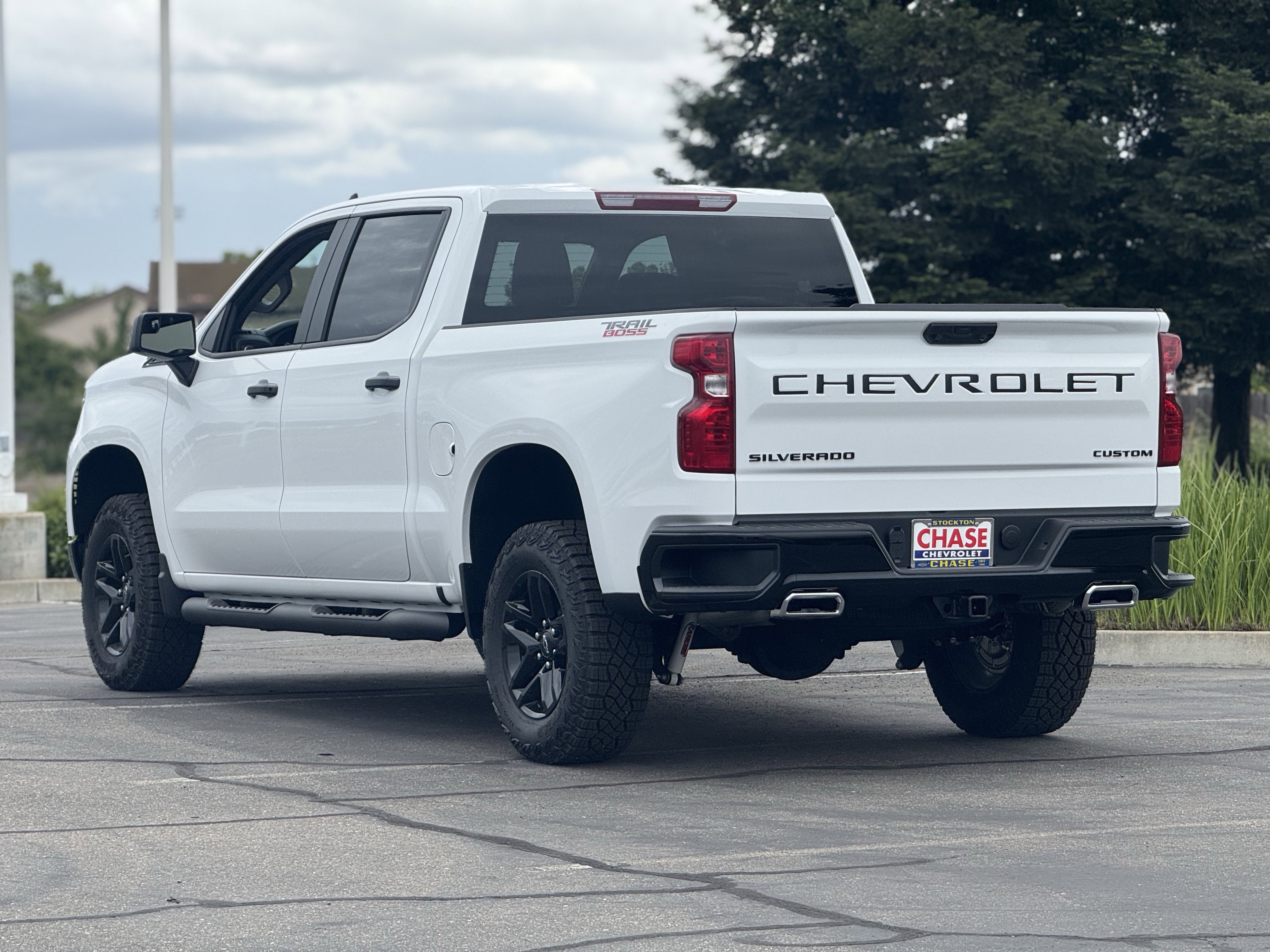 New 2026 Chevrolet Silverado 1500 Custom Trail Boss w/ LPO, Dark Essentials Package AWD/4WD image 5