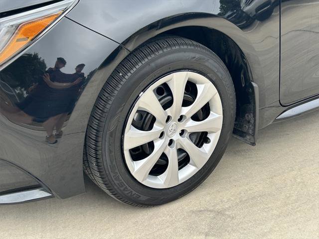 Certified 2025 Toyota Corolla LE image 9