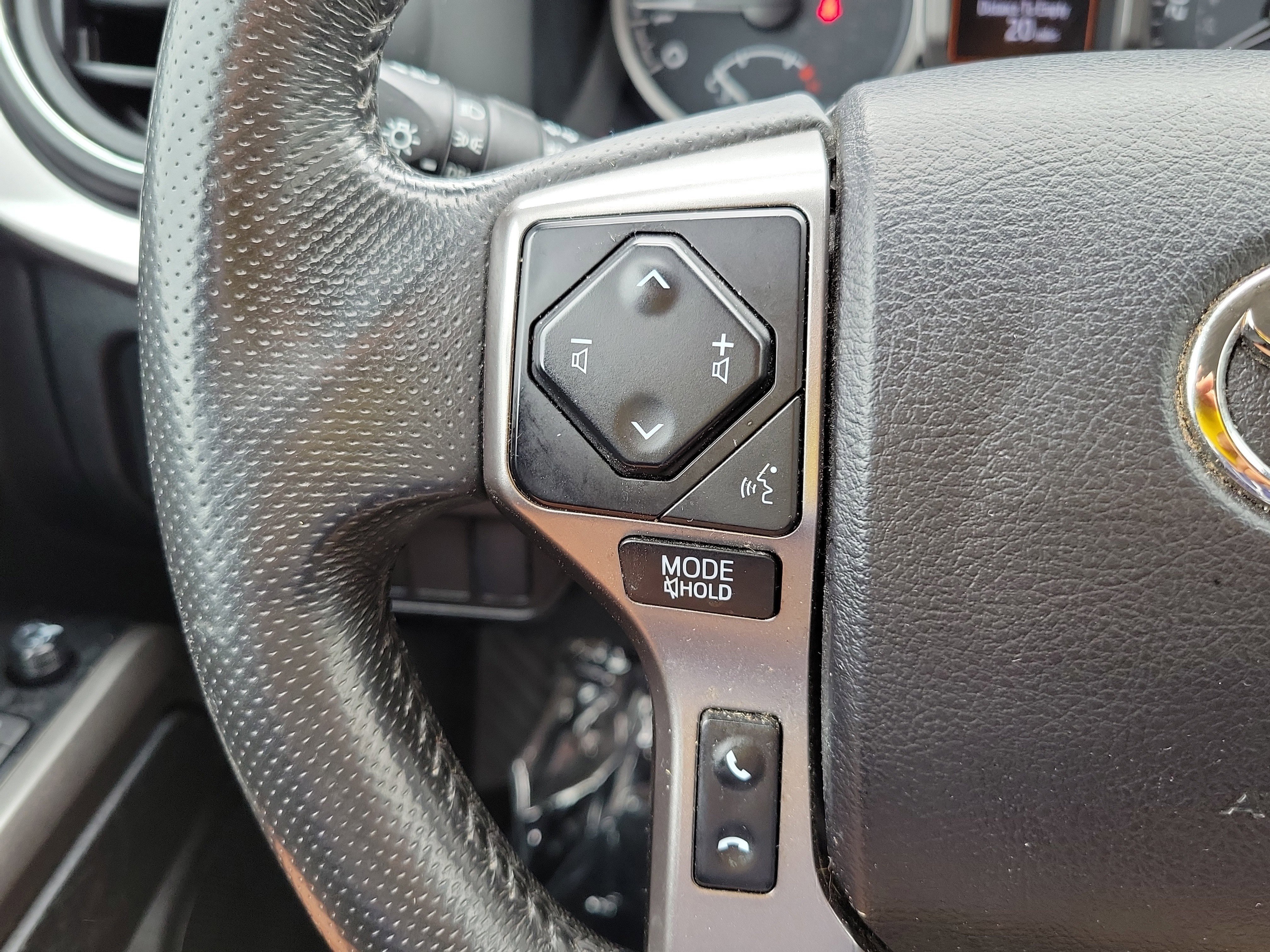 Used 2022 Toyota Tacoma SR5 w/ SR5 Appearance Package (SM) RWD image 21