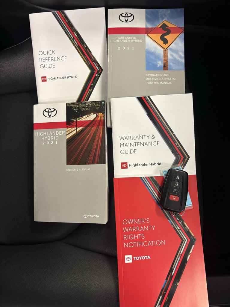 Used 2021 Toyota Highlander XLE image 32