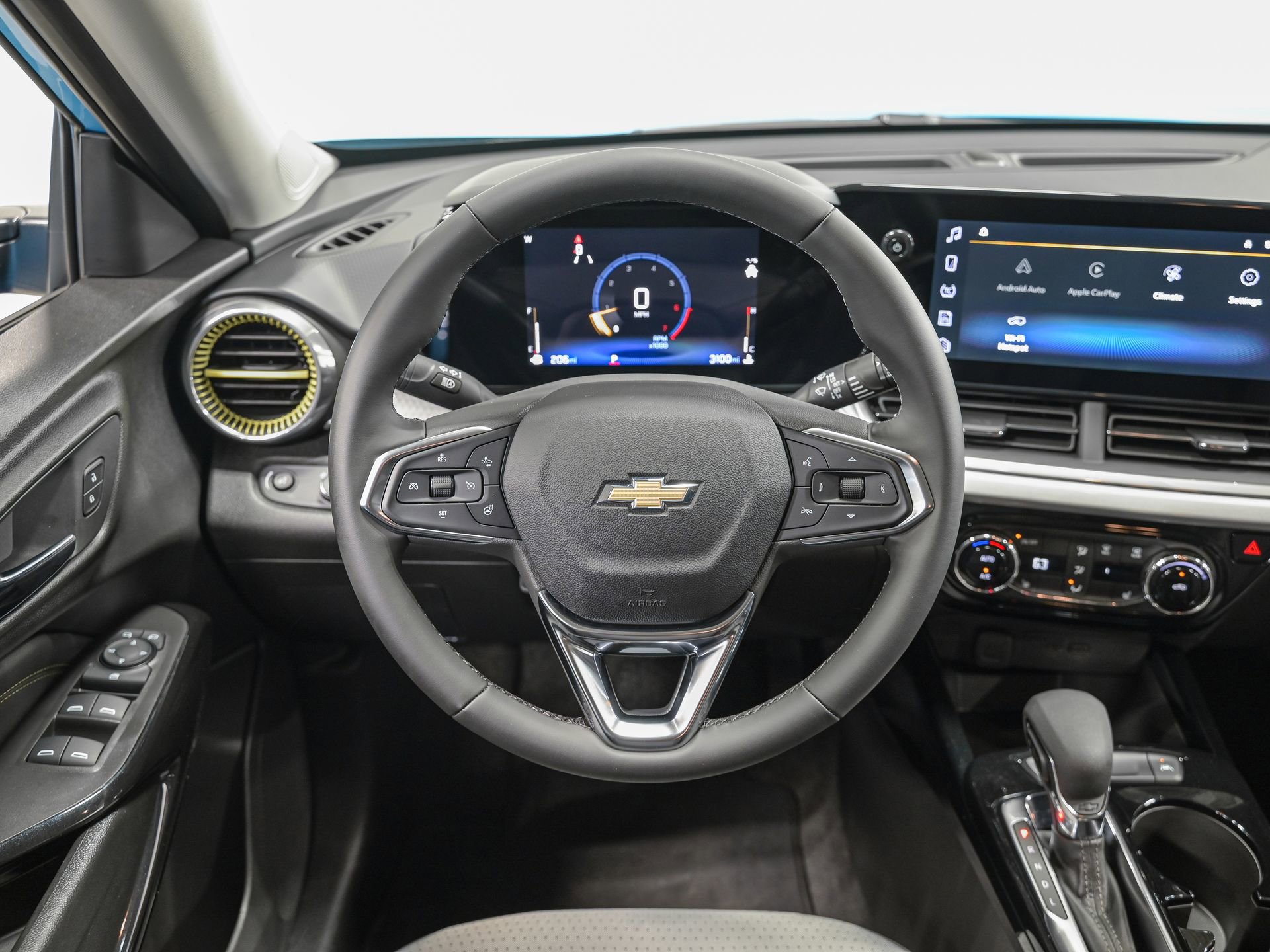 Used 2025 Chevrolet Trax LT w/ LT Convenience Package image 16