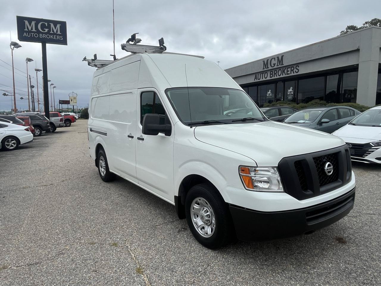 Used 2018 Nissan NV 2500 SV RWD image 2