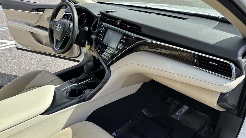 Used 2018 Toyota Camry LE image 33