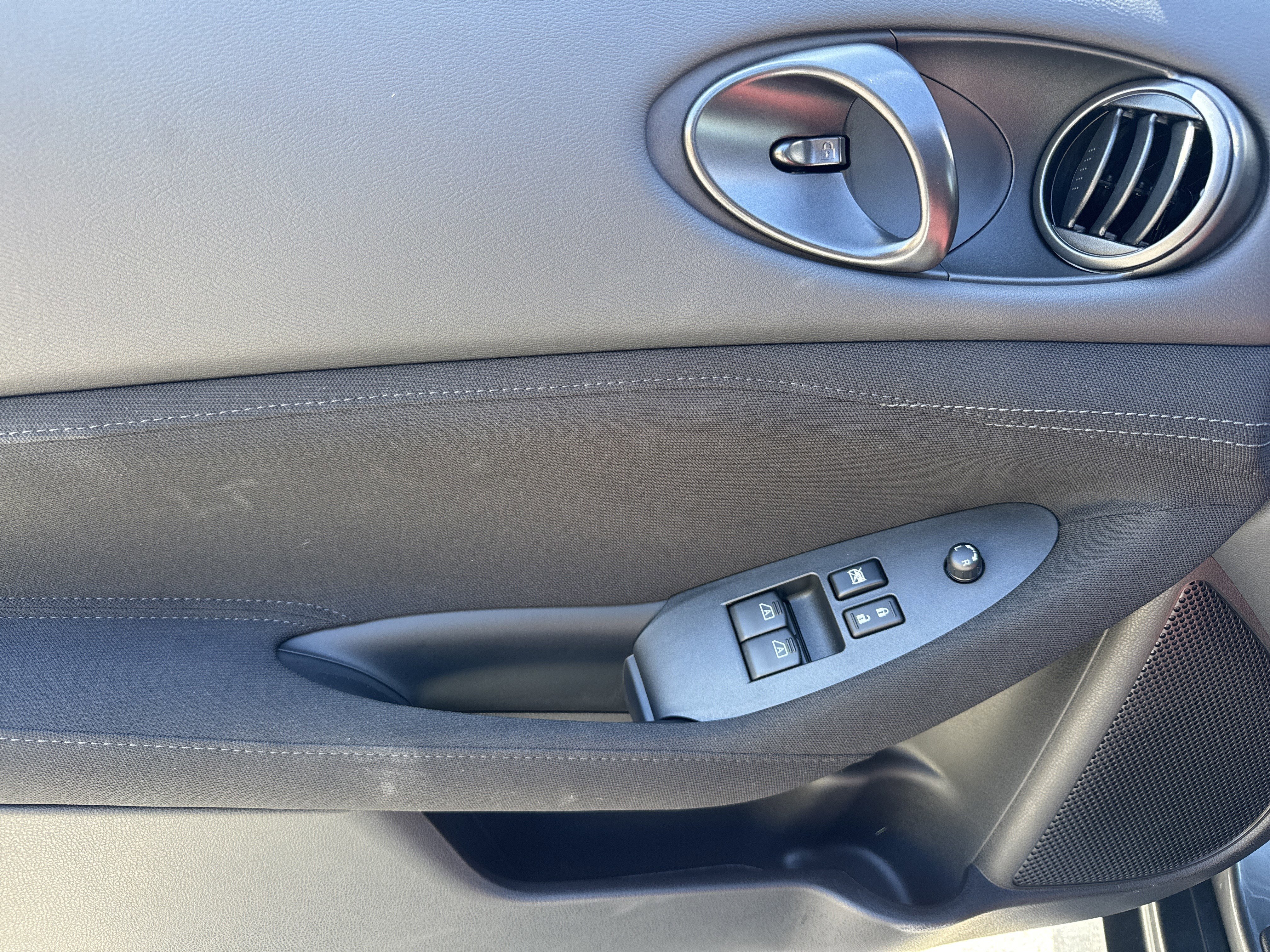 Used 2025 Nissan Z Sport w/ Floor Mat Package image 14