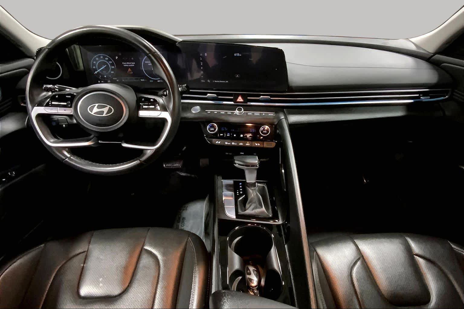Used 2025 Hyundai Elantra Limited FWD image 16