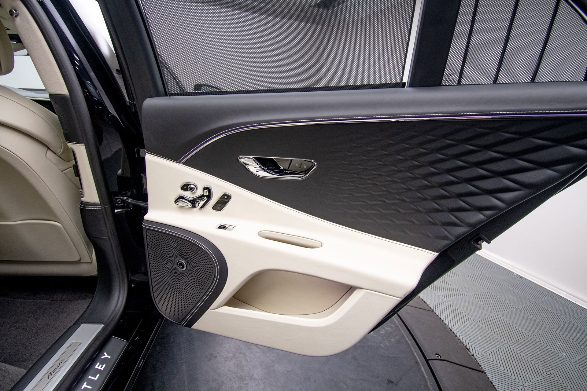 New 2026 Bentley Flying Spur Plug-In Hybrid image 43