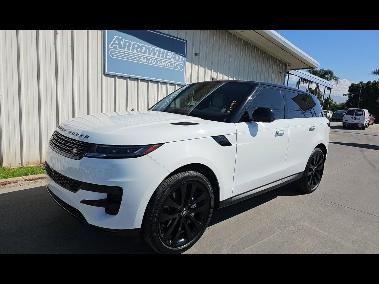 Used 2025 Land Rover Range Rover Sport SE