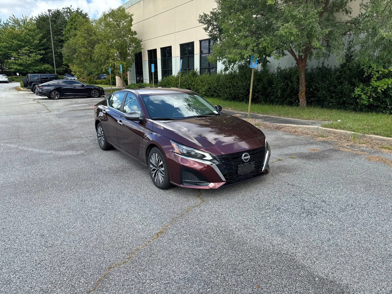 Used 2024 Nissan Altima 2.5 SV FWD image 6