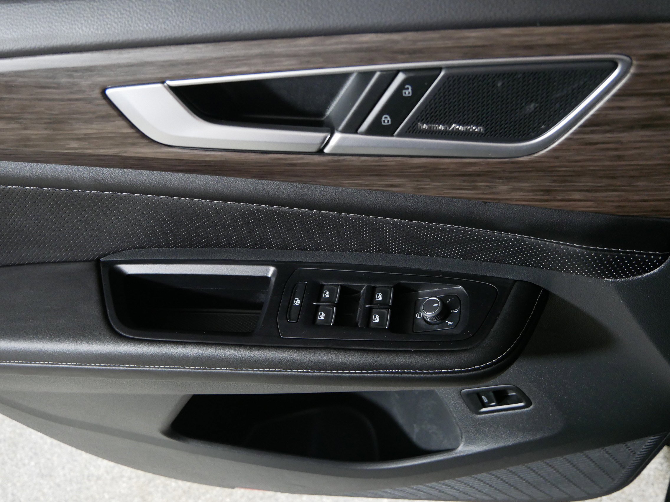 Certified 2024 Volkswagen Atlas SEL Premium R-Line image 19