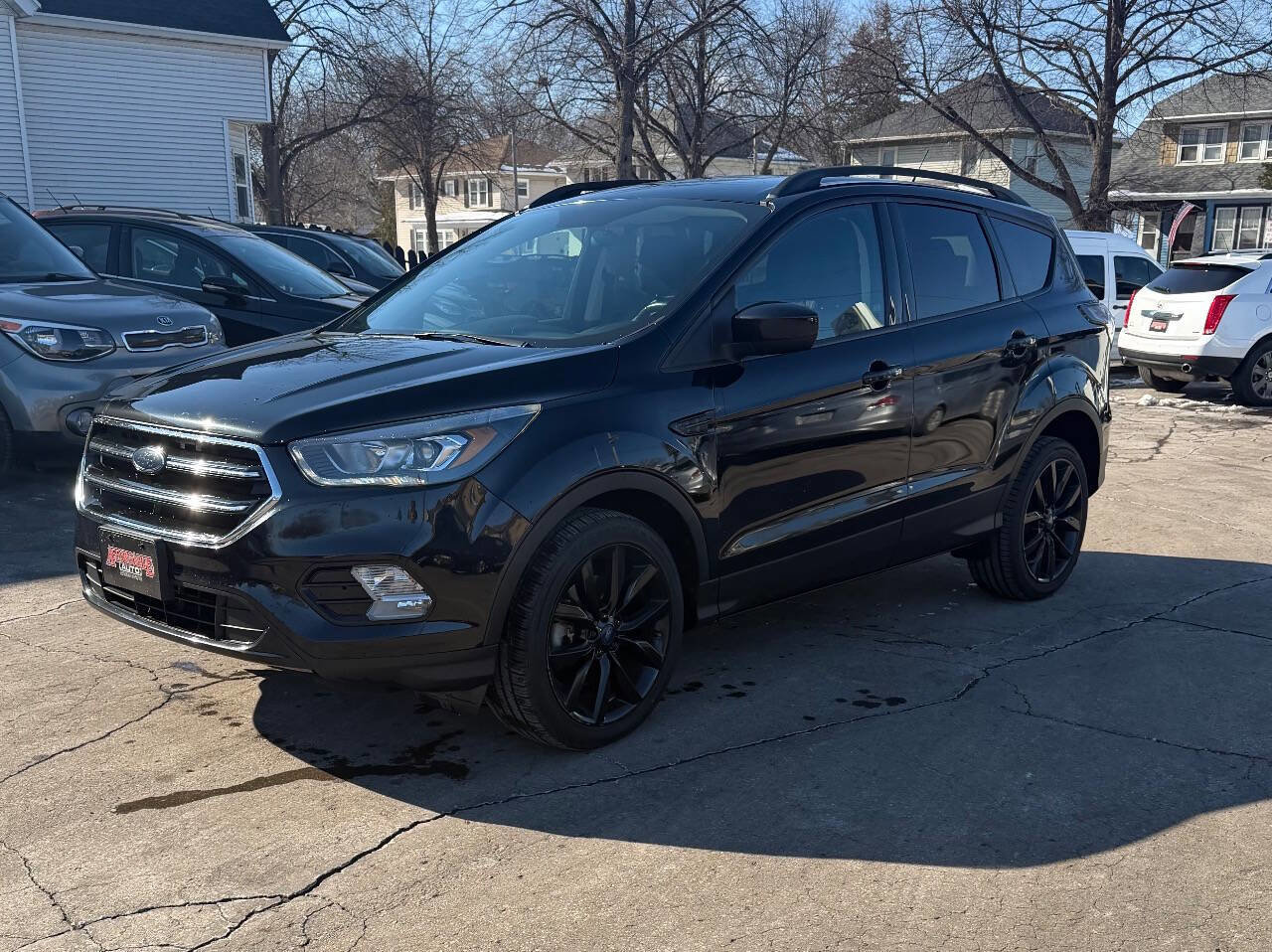 Used 2017 Ford Escape SE w/ SE Sport Appearance Package AWD/4WD image 2
