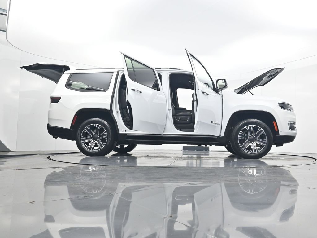 Used 2024 Jeep Wagoneer Series II w/ Flexible Seating Group image 34