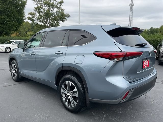 Used 2021 Toyota Highlander XLE AWD/4WD image 11