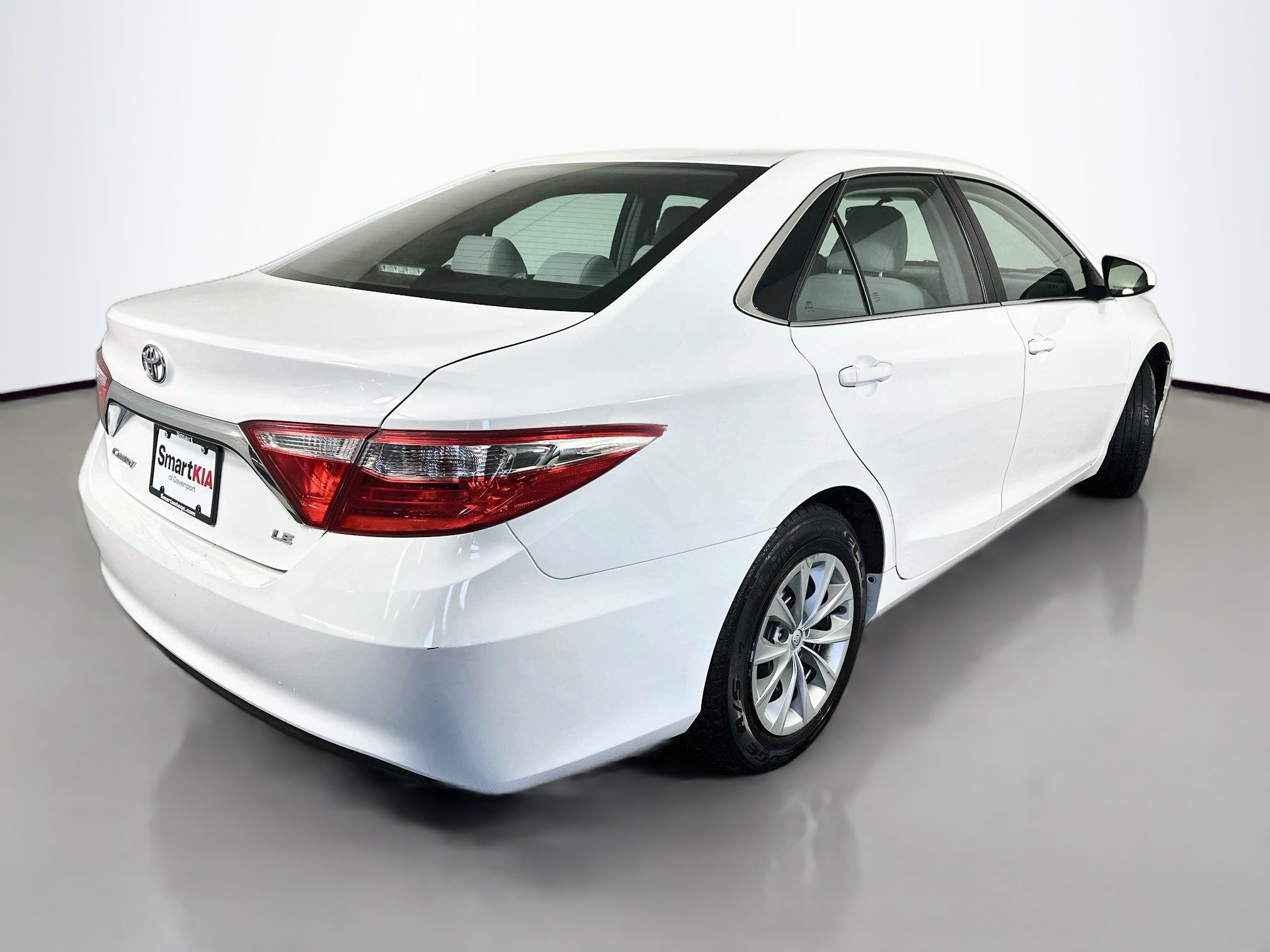 Used 2016 Toyota Camry LE FWD image 7