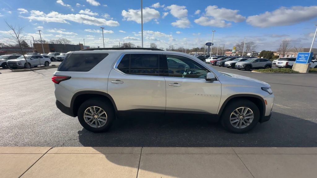 Used 2022 Chevrolet Traverse LT image 9