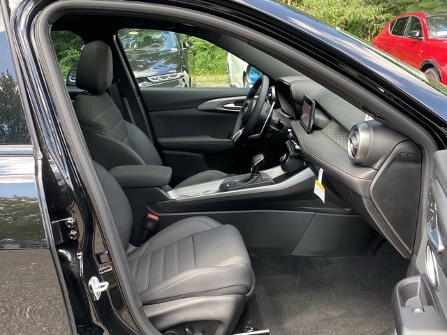 New 2025 Alfa Romeo Tonale w/ Premium Package image 38