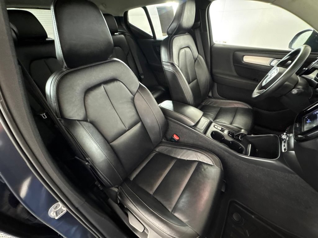 Used 2022 Volvo XC40 T5 Momentum AWD/4WD image 36