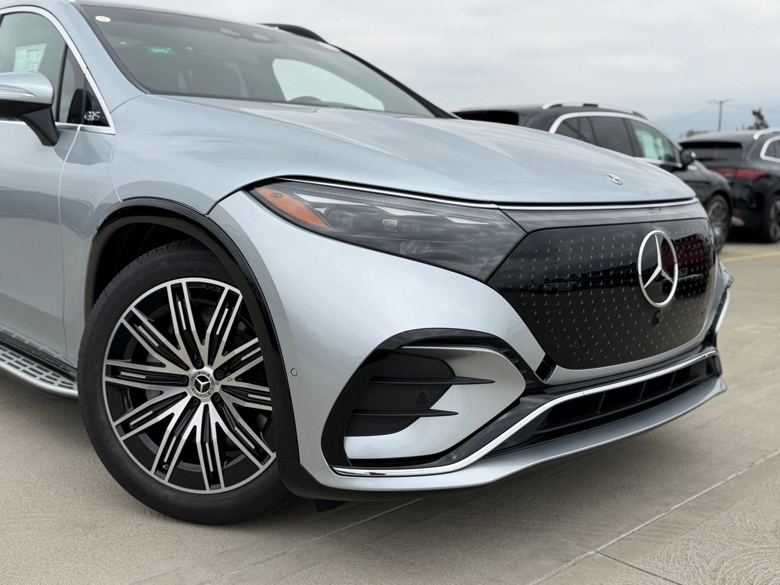 New 2026 Mercedes-Benz EQS 550 4MATIC SUV image 3
