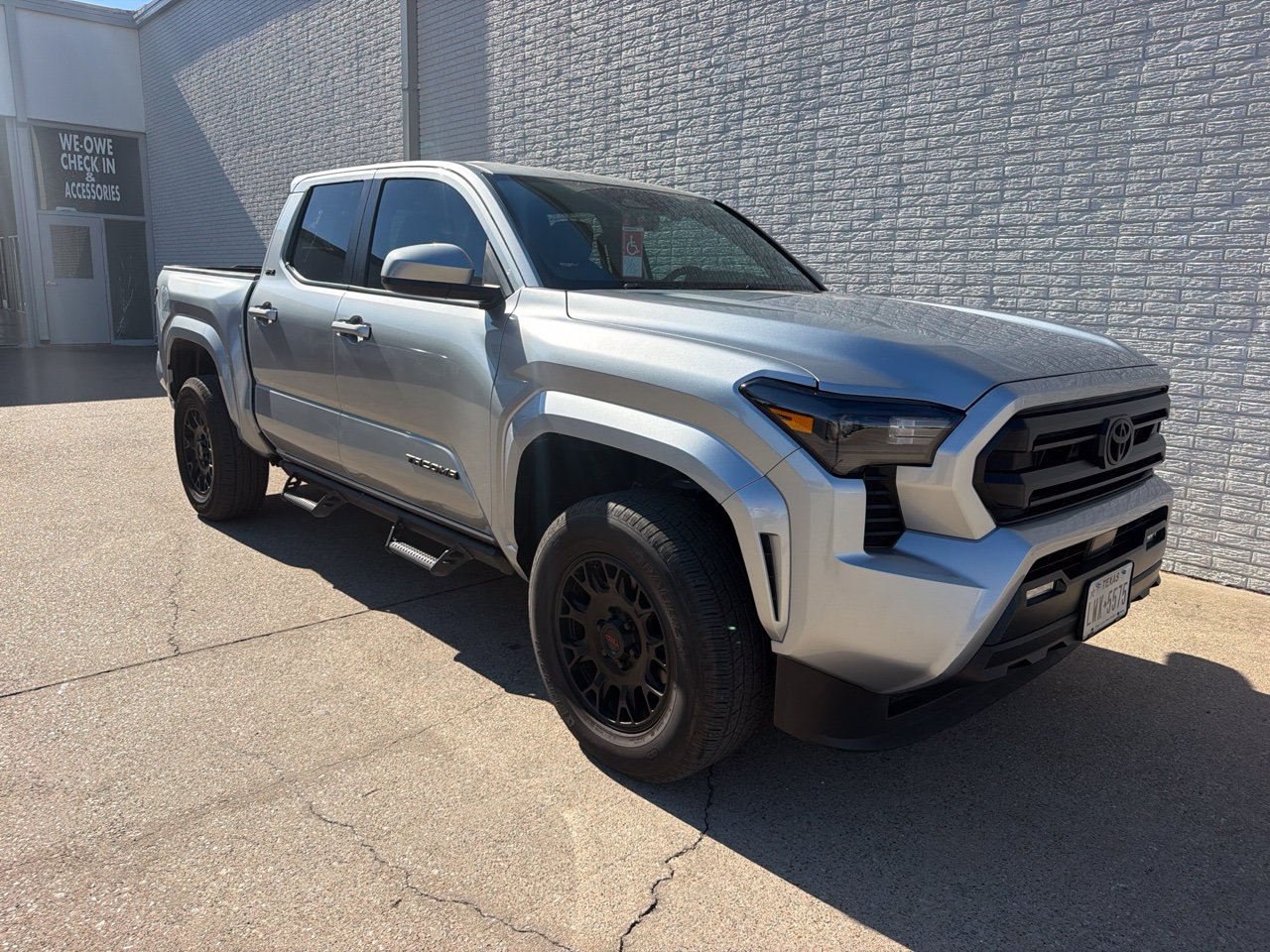 Used 2024 Toyota Tacoma SR5 AWD/4WD image 1