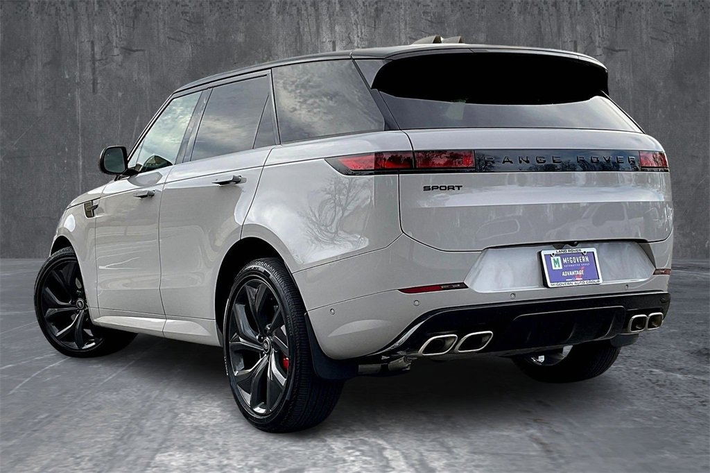 Used 2025 Land Rover Range Rover Sport Dynamic SE image 4