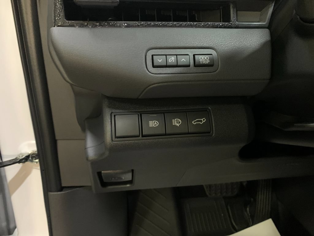 New 2026 Toyota C-HR AWD/4WD image 31