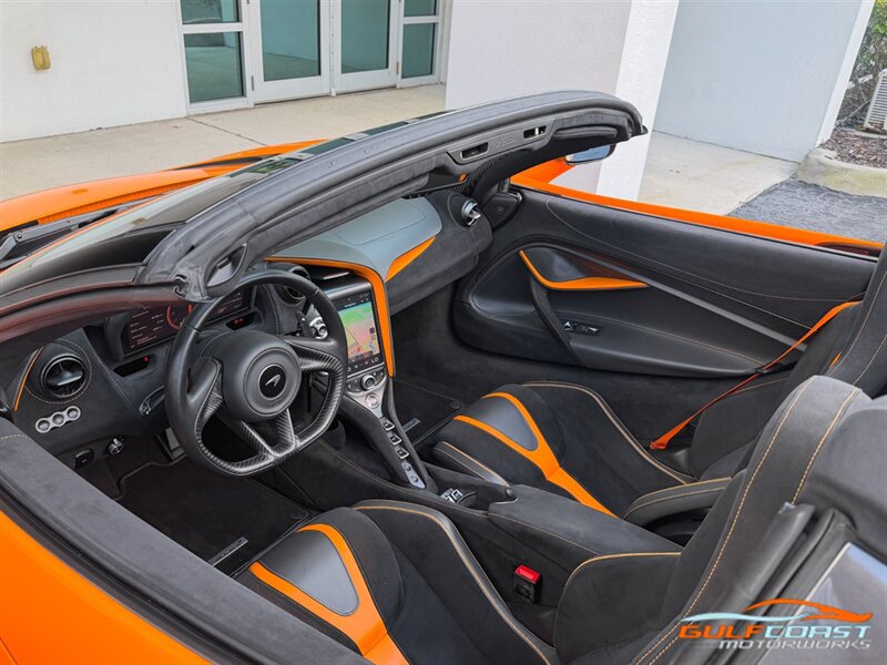 Used 2022 McLaren 720S Performance RWD image 2