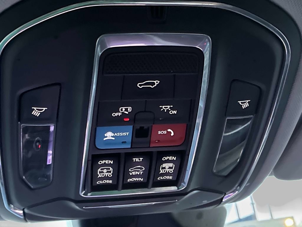 Used 2021 Jeep Grand Cherokee L Limited AWD/4WD image 39