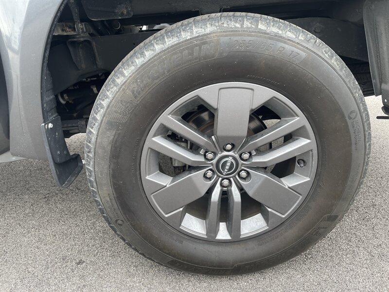 Used 2023 Nissan Frontier SV AWD/4WD image 9