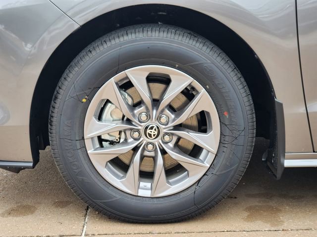 New 2026 Toyota Sienna XLE FWD image 8