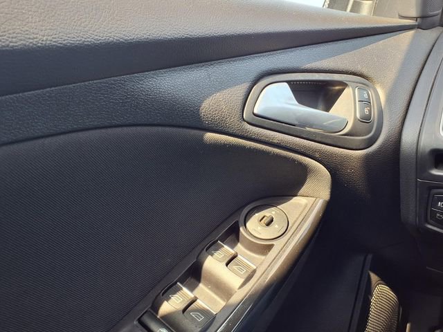 Used 2015 Ford Focus Titanium w/ Titanium Cold Weather Package FWD image 20