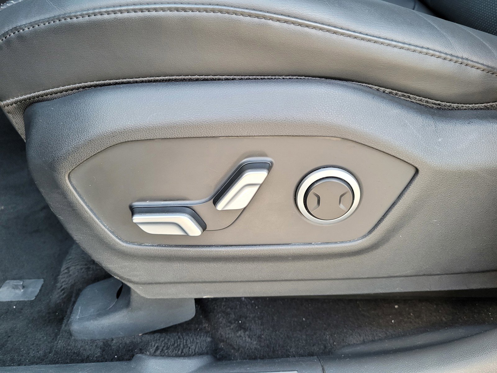 Used 2024 Hyundai Santa Fe SEL image 11