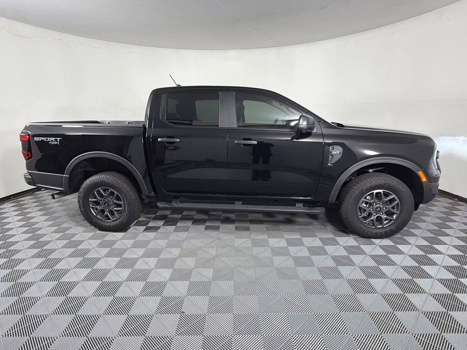 Used 2025 Ford Ranger XLT w/ Technology Package AWD/4WD image 8