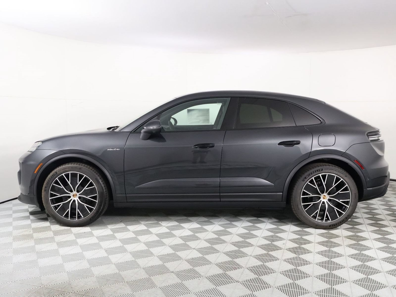 New 2026 Porsche Macan Electric RWD image 2