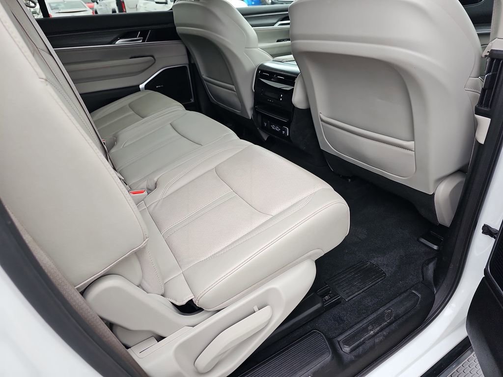 Used 2024 Jeep Wagoneer L Series II image 14