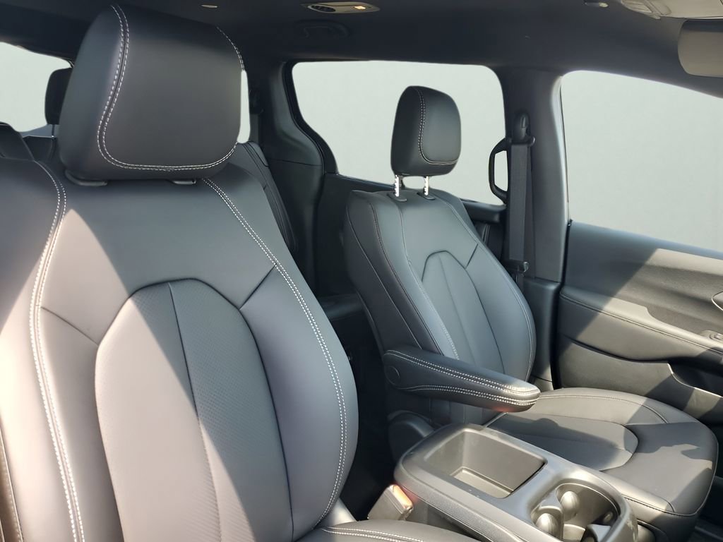 New 2026 Chrysler Voyager LX FWD image 17