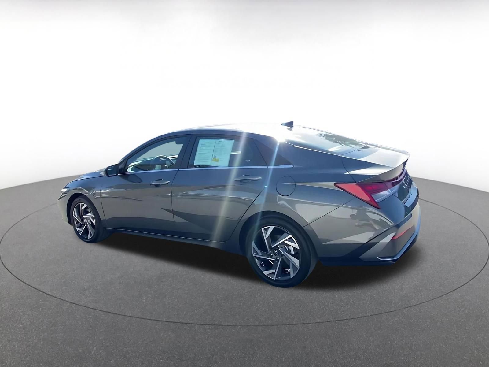 Used 2025 Hyundai Elantra Limited image 10