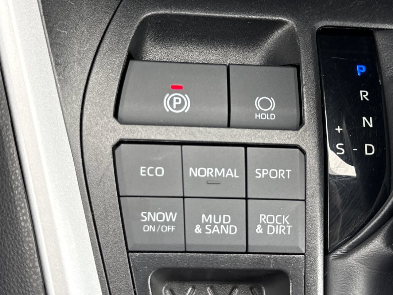 Used 2025 Toyota RAV4 LE AWD/4WD image 20